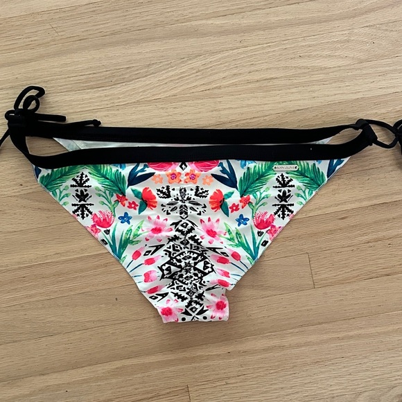 Body Glove tanga floral bikini bottoms with tie-up sides and ruching - L - Picture 4 of 7